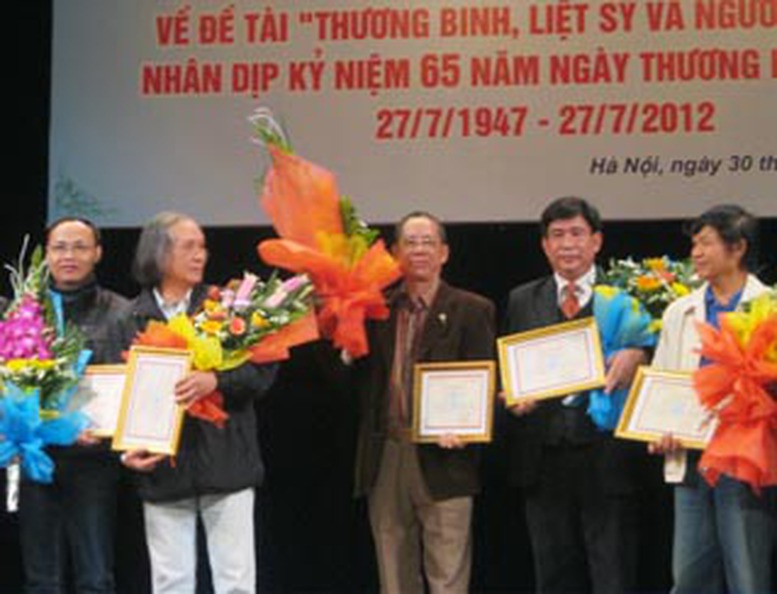Trao giải sáng tác ca khúc về “Thương binh, liệt sỹ và người có công”
